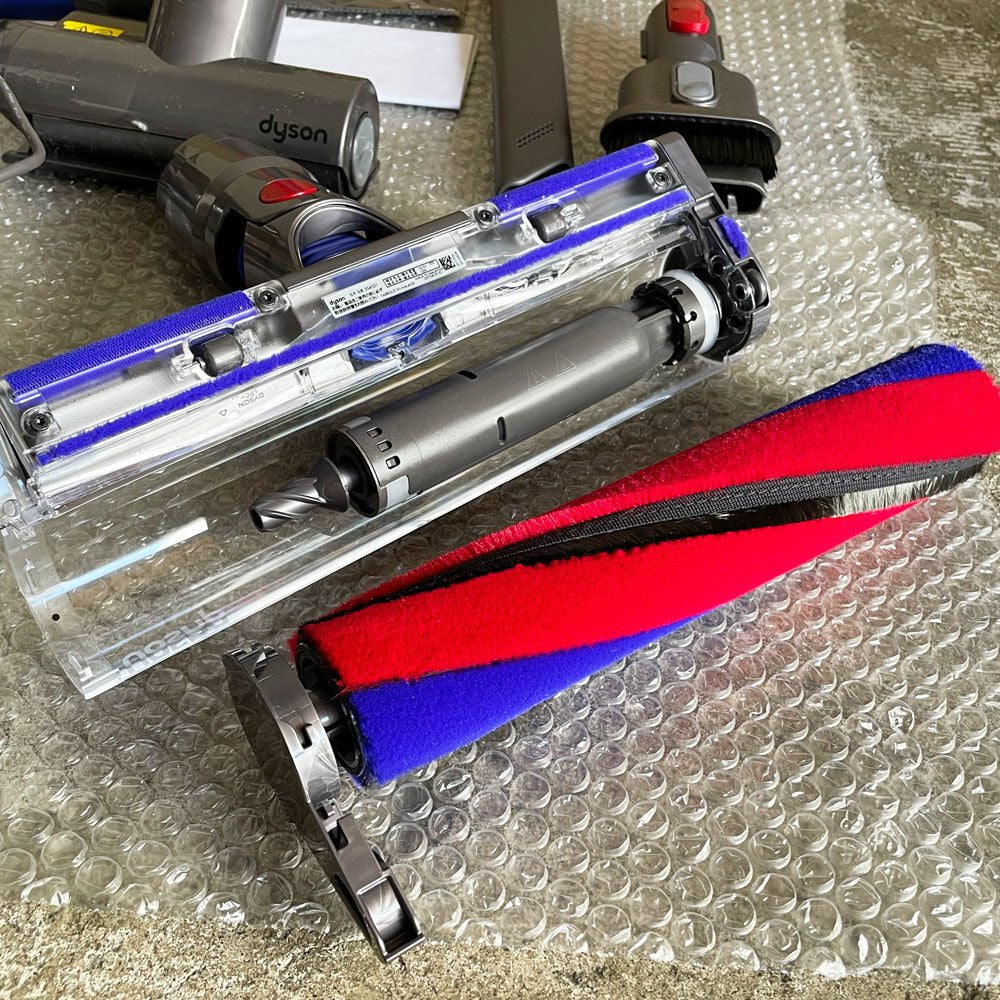 ダイソン dyson V8 Slim Fluffy Extra SV10K コードレスクリーナー 掃除機 アタッチメント付 2023年製 ■
