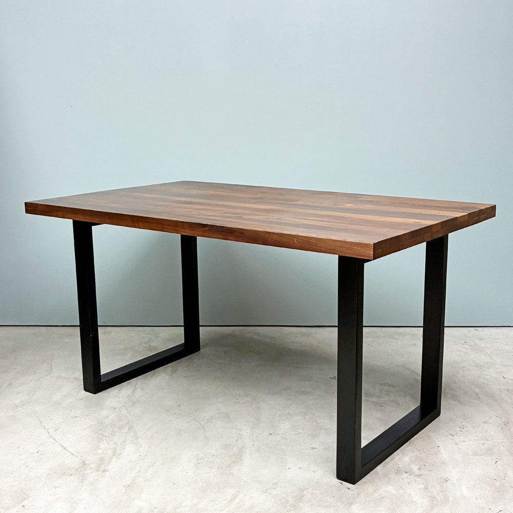 関家具 ベルデⅢ ダイニングテーブル 脚間調節可能 w135cm ウォールナット 無垢集成材 モダンデザイン 展示品 ◎