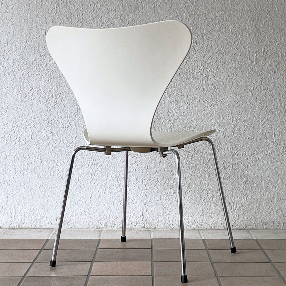 フリッツハンセン Fritz Hansen 3107 セブンチェア ラッカー ホワイト スタッキング アルネ・ヤコブセン デンマーク 北欧家具 A ◇