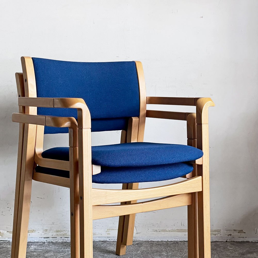 北欧デザイン ビーチ材 アームチェア スタッキング プライウッド ファブリック ブルー A ■