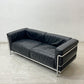 カッシーナ Cassina LC3 グラン コンフォール 2Pソファ 2シーター レザー 本革 ル・コルビュジェ MoMA永久所蔵品 モダンデザイン 定価約￥1,870,000- ●