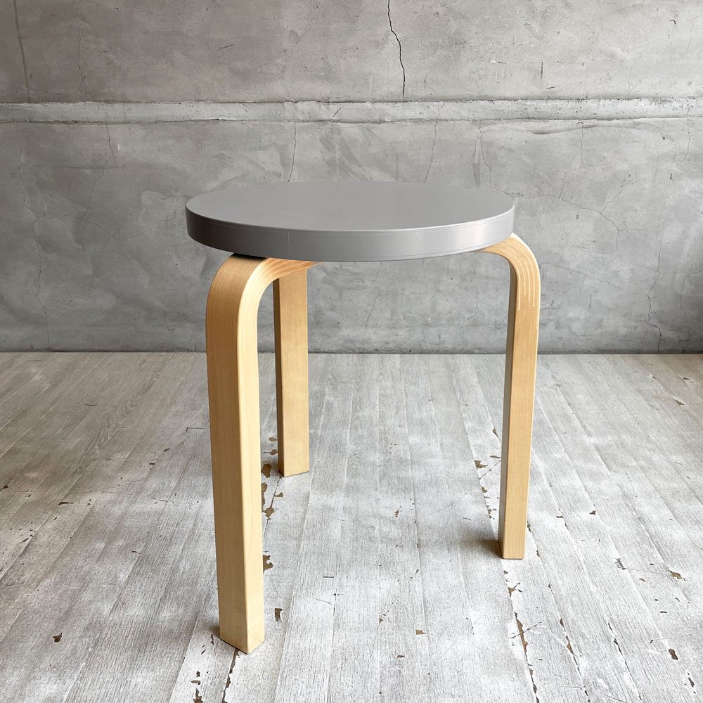 アルテック artek スツール60 Stool 60 グレーラッカー 3本脚 Lレッグ アルヴァ・アアルト スタッキング 2023年製 北欧家具 定価￥46,200- ♪