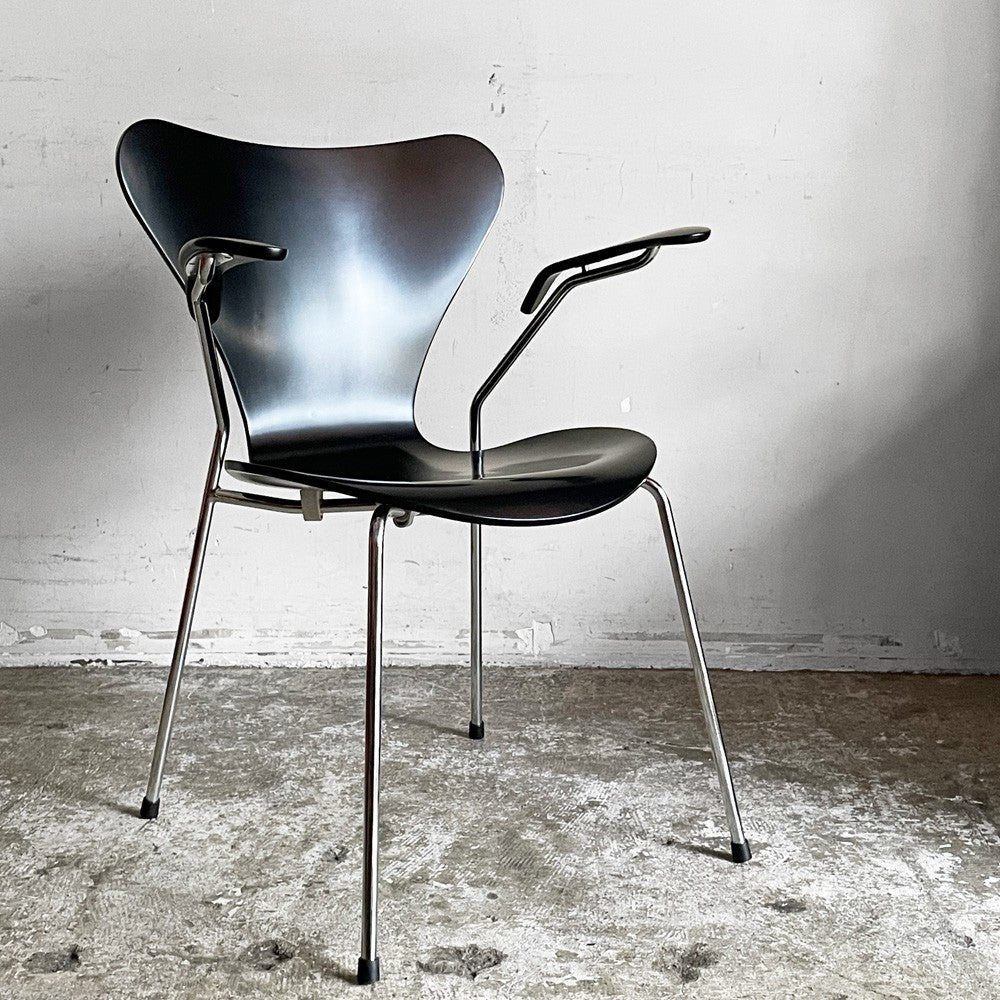 フリッツハンセン Fritz Hansen 3207 セブンチェア アームチェア ラッカー ブラック アルネヤコブセン 北欧家具 リペイント 参考価格￥146,080 - ■