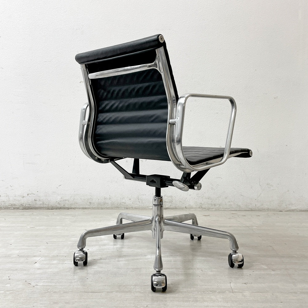 ハーマンミラー Herman Miller アルミナムグループ マネジメントチェア 本革 ブラック 5本脚 キャスター付 C&R イームズ ●