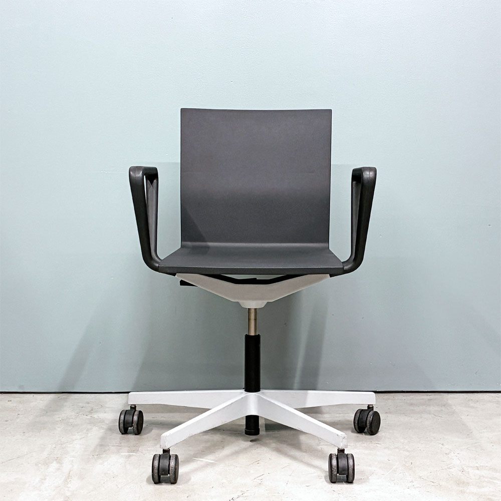 ヴィトラ vitra ゼロフォー 04. スタジオチェア デスクチェア アームレスト付 ブラック マールテン・ヴァン・セーヴェレン 昇降機能 定価202,400円 ◎