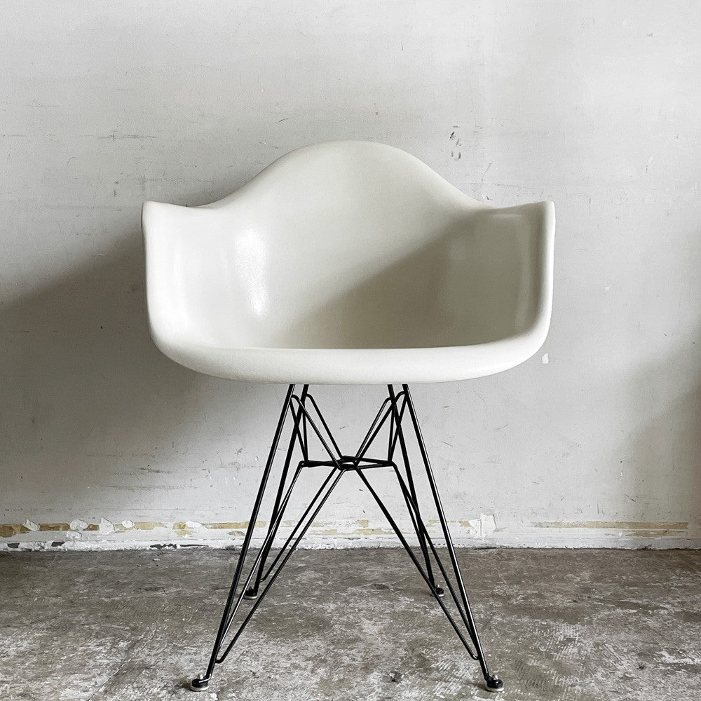 ハーマンミラー Herman Miller アームシェルチェア 現行FRP製 パーチメント エッフェルベース C&R イームズ ミッドセンチュリー  ■
