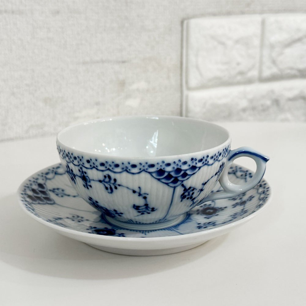 ロイヤルコペンハーゲン ROYAL COPENHAGEN ブルーフルーテッド ハーフレース ティーカップ＆ソーサー 北欧食器 E ◎