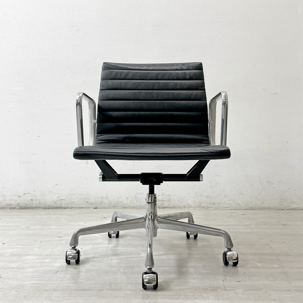 ハーマンミラー Herman Miller アルミナムグループ マネジメントチェア 本革 ブラック 5本脚 キャスター付 C&R イームズ ●