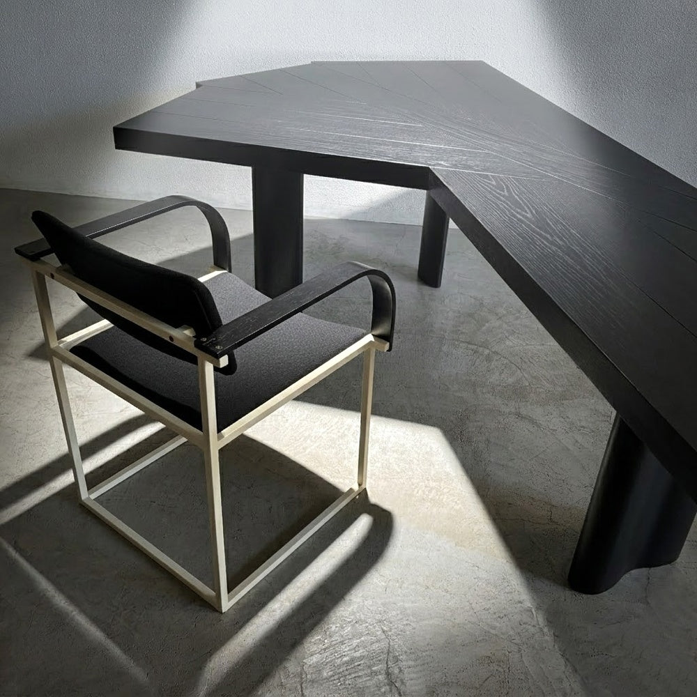 カッシーナ Cassina ヴェンタリオ 511 VENTAGLIO テーブル 無垢オーク材 ブラック塗装 W235cm シャルロット・ペリアン 参考定価約263万円 〓