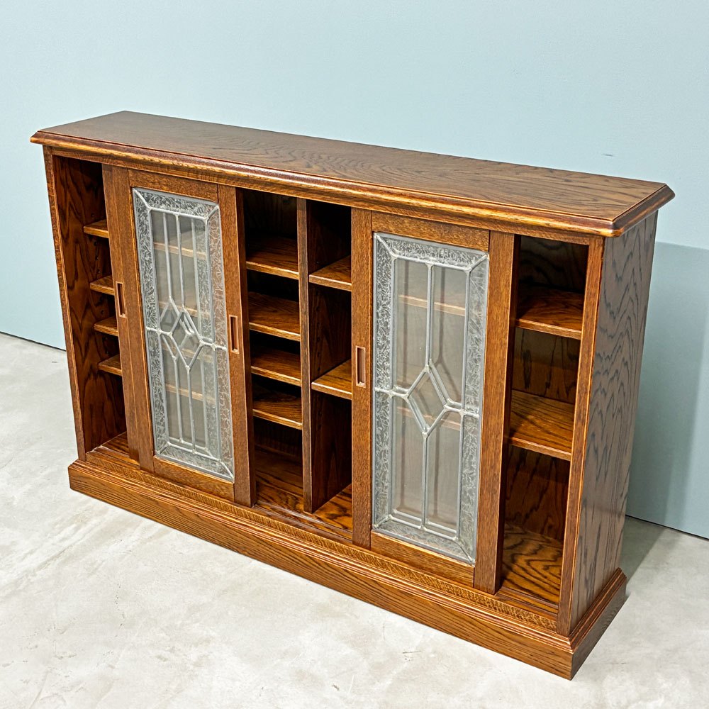 三越家具 カントリーハウス ブルージュ CDB3 ガラスキャビネット ステンドグラス 引き戸 4枚扉 オーク材 カントリースタイル アンティークスタイル W117cm ◎