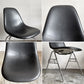 ハーマンミラー Herman Miller モダンファニチャーセールス サイドシェルチェア FRP製 ナウガレザー ワイドマウント スタッキングベース ダークグレー×パーチメント C&R イームズ ビンテージ ■