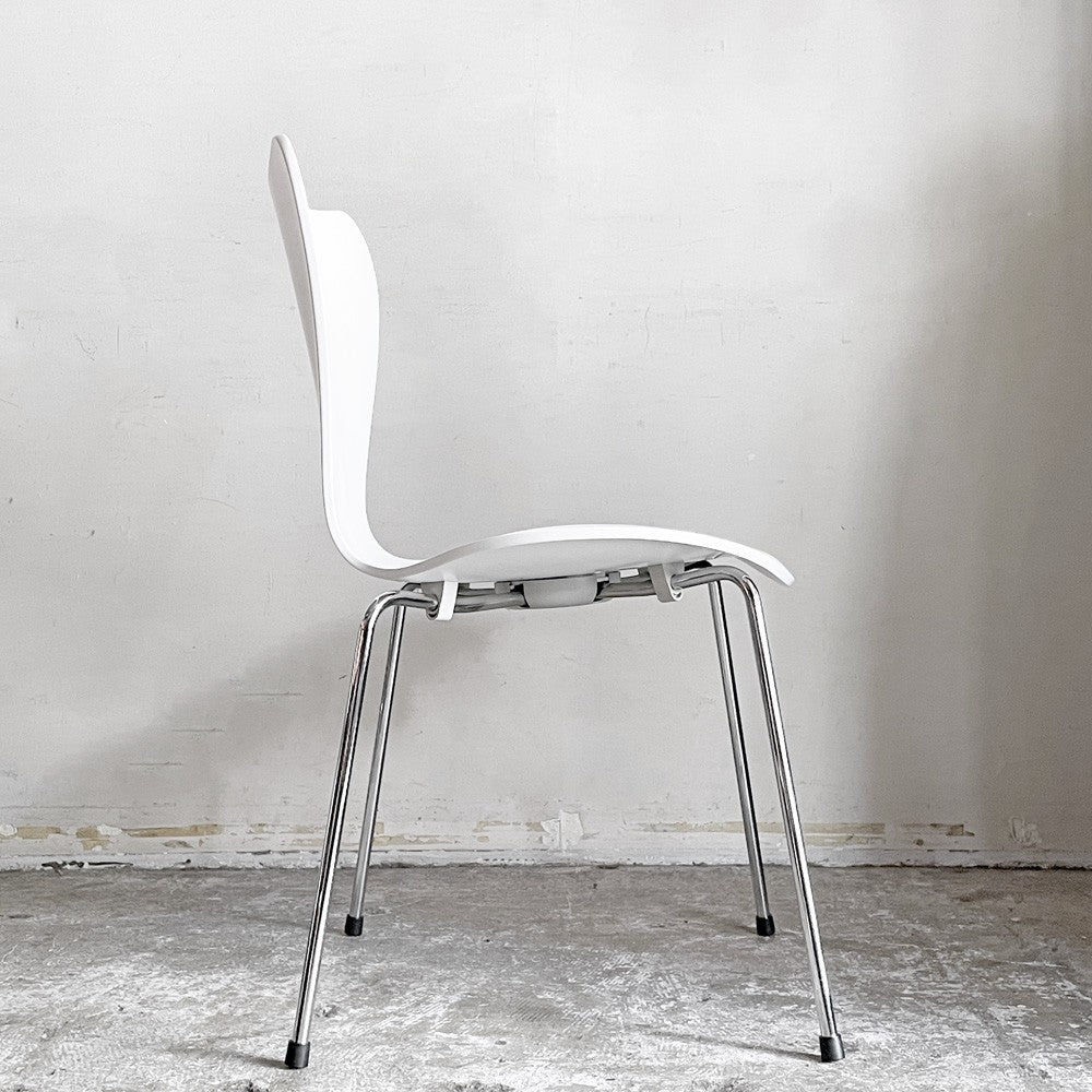 フリッツハンセン Fritz Hansen 3107 セブンチェア ホワイト ラッカー仕上げ スタッキング アルネ・ヤコブセン Arne Jacobsen デンマーク 北欧家具 B ■