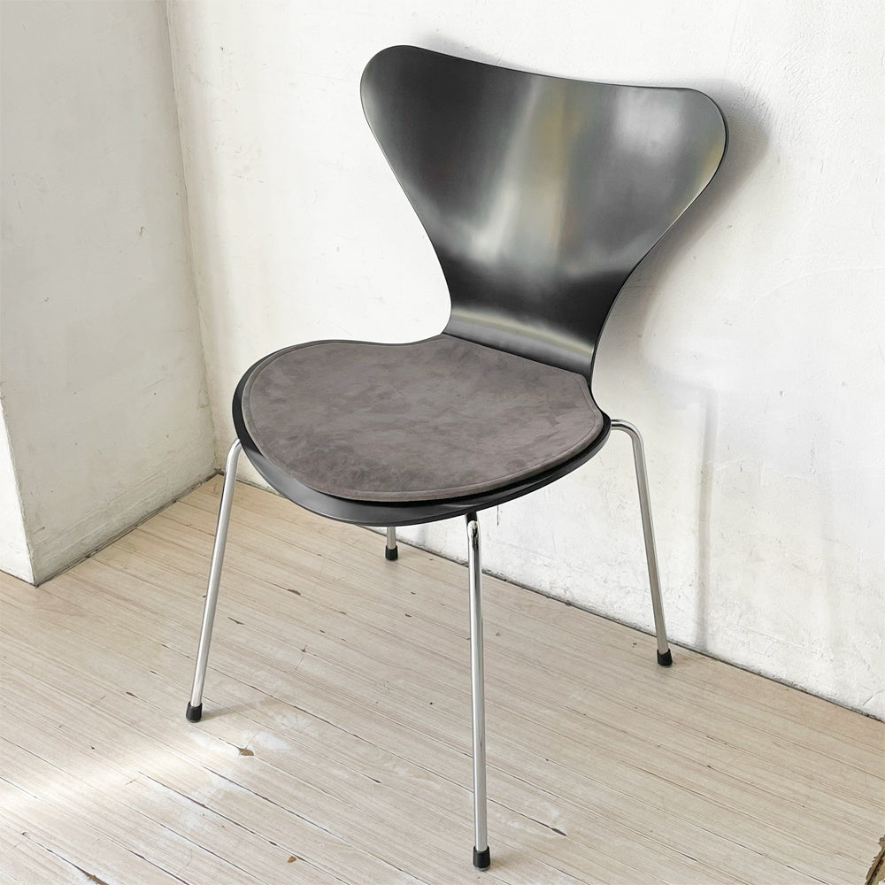 フリッツハンセン Fritz Hansen セブンチェア ダイニングチェア ブラック ラッカー再塗装 アルネ・ヤコブセン デンマーク スタッキングチェア 北欧家具 MIONETTA社製シートパッド付き A ★