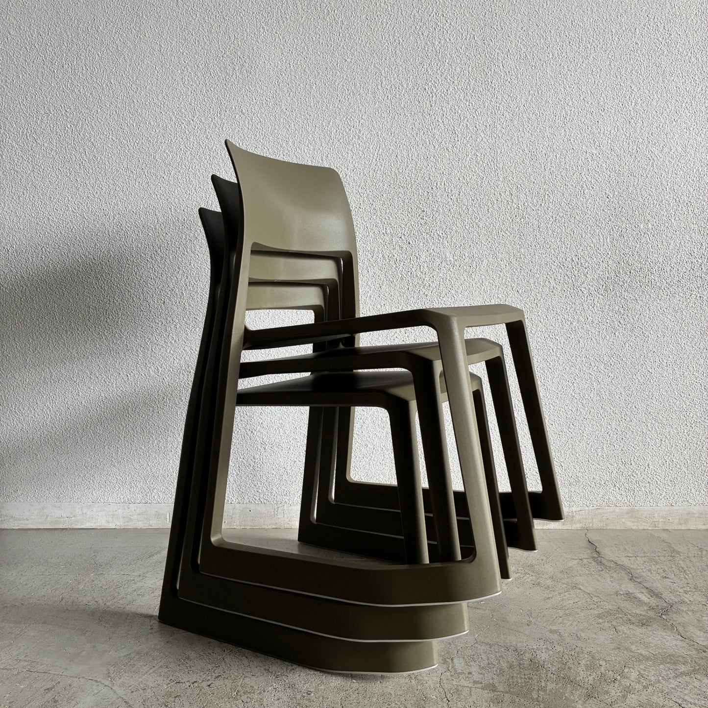 ヴィトラ Vitra ティプトン Tip Ton ワークチェア ダイニングチェア デスクチェア オリーブ スタッキング チルト機能 現行定価￥47,300- 未使用保管品 B 〓