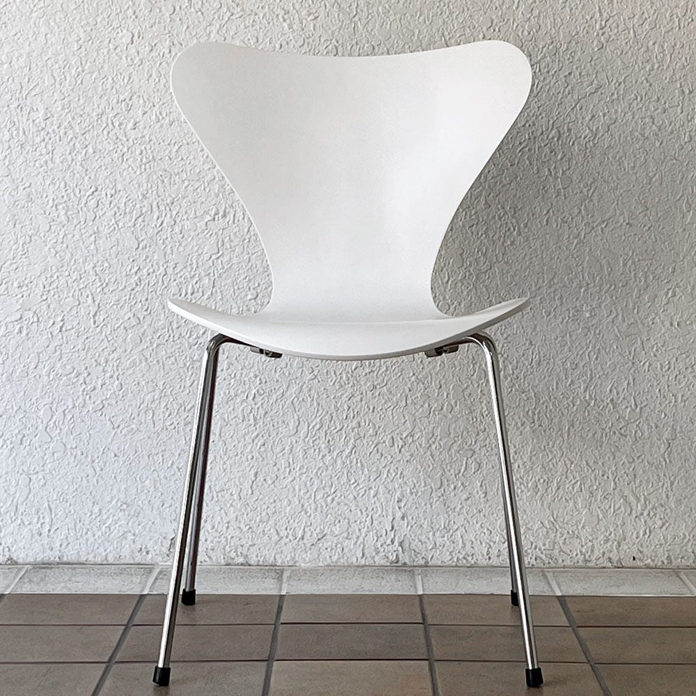 フリッツハンセン Fritz Hansen 3107 セブンチェア ラッカー仕上げ ホワイト スタッキング アルネ・ヤコブセン デンマーク 北欧家具 A ◇