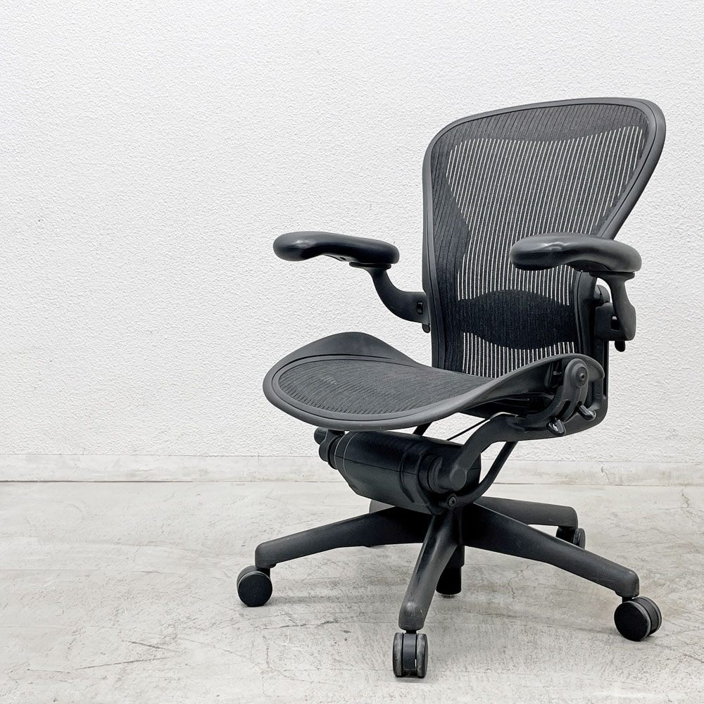 ハーマンミラー Herman Miller アーロンチェア Bサイズ ランバーサポート フル装備 グラファイトベース ビル・スタンフ ＆ ドン・チャドウィック 〓