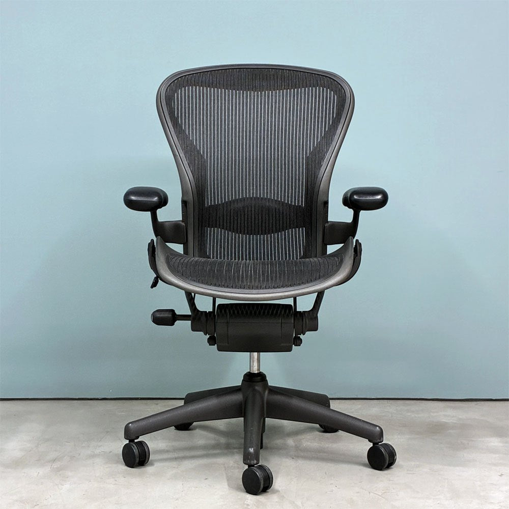 ハーマンミラー HermanMiller アーロンチェア ライト Bサイズ クラシックカーボンメッシュ ランバーサポート グラファイトベース ◎