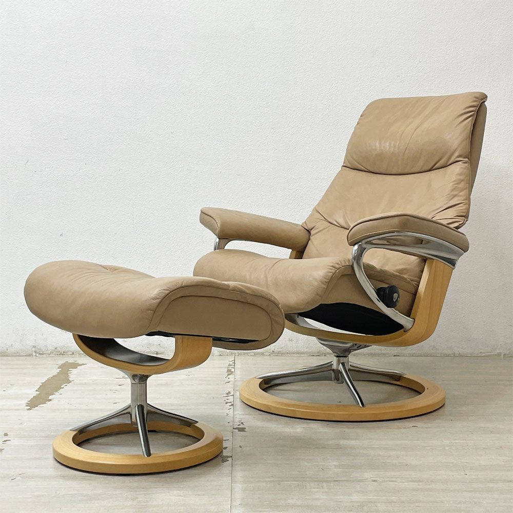 エコーネス EKORNES ビュー View ストレスレスチェア stressless リクライニングチェア シグニチャーベース Mサイズ オットマン付き 牛革 定価499,400円 ●