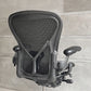 ハーマンミラー Herman Miller アーロンチェア Bサイズ ポスチャーフィット フル装備 クラシックカーボンメッシュ グラファイトベース ビル・スタンフ ＆ ドン・チャドウィック ♪