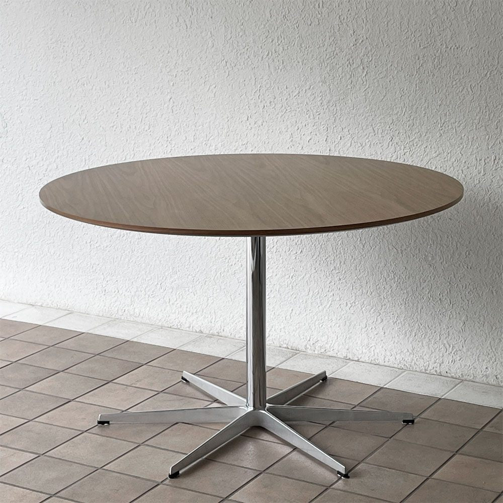 フリッツハンセン Fritz Hansen 円テーブル A825 ダイニングテーブル Φ120cm ウォールナット天板 アルネ・ヤコブセン 天板未使用品 2026年製 北欧家具 デンマーク 定価￥617,980- ◇
