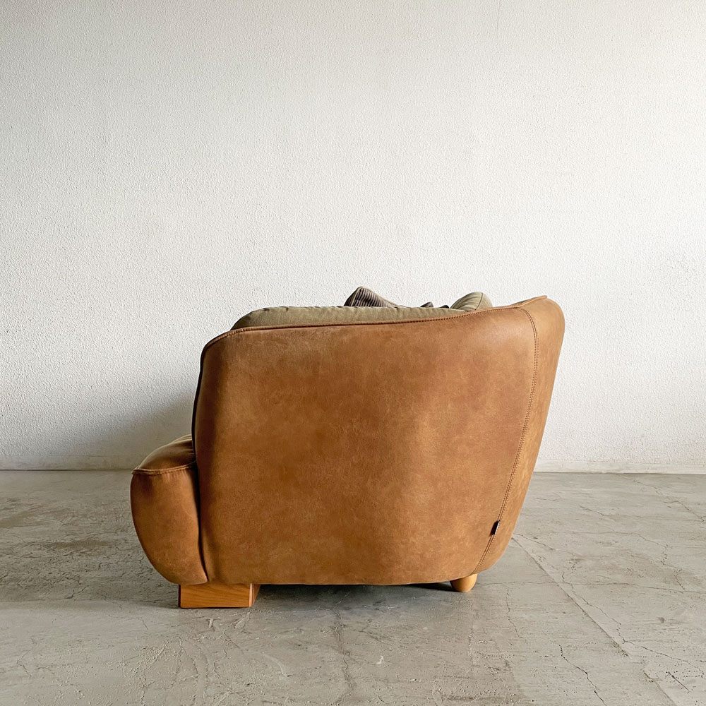 クラッシュゲート CRASH GATE コンフォーム COMFORM オピアム OPIUM 3人掛けソファ W201cm レザーテックス クッション付 定価￥187,000- 〓