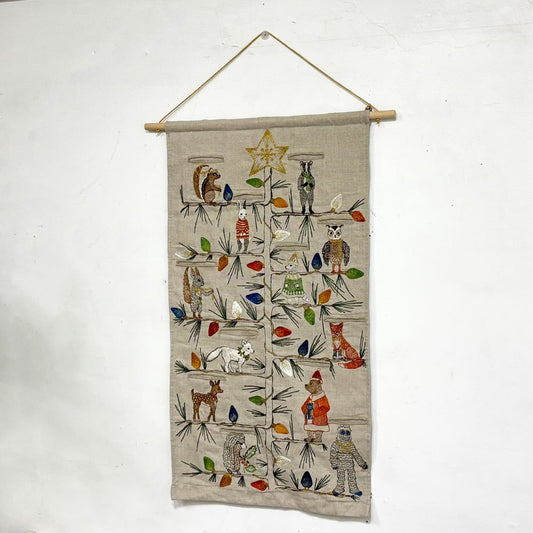 コーラルアンドタスク Coral & Tusk ツリートリマーズ Tree Trimmers 12days アドベントカレンダー タペストリー クリスマス ファブリック 刺繍 参考定価￥39,600- 廃番 ●