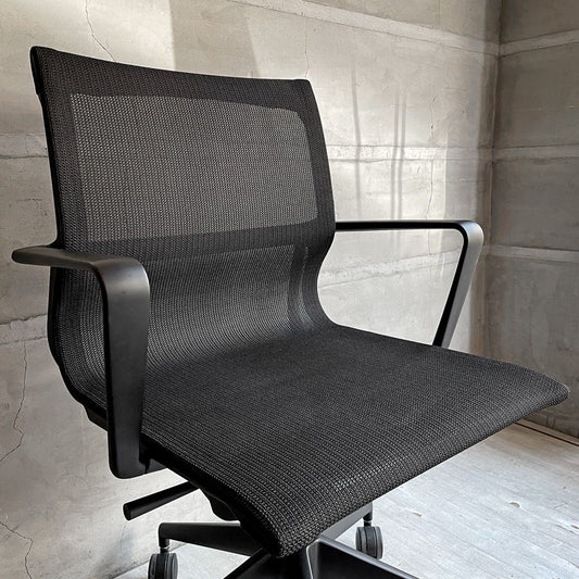 ヴィトラ Vitra フィジックス Physix デスクチェア オフィスチェア ブラック アルベルト・メダ キャスターベース 昇降機能 リクライニング 参考定価 ¥144,100-  ♪