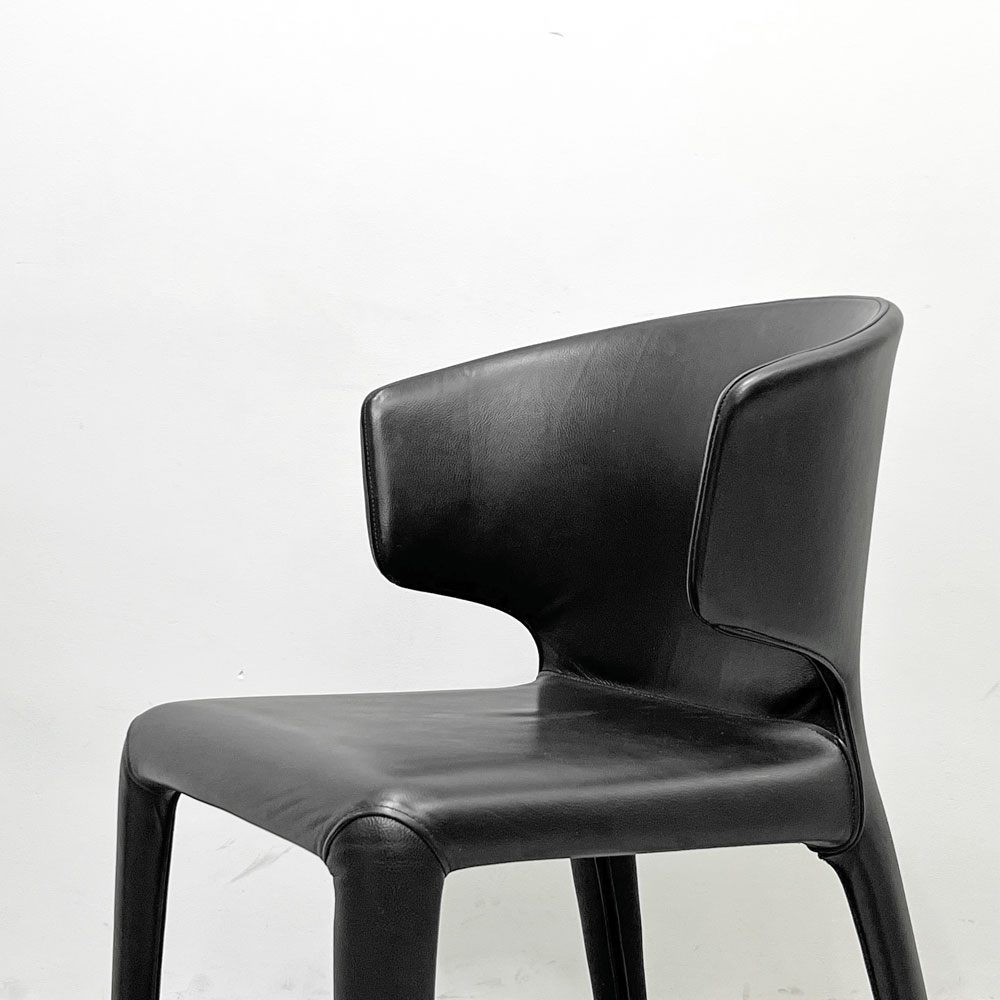 カッシーナ Cassina オラ 367 HOLA アームチェア 本革 フルレザー ブラック ハンス・ウェッツスタイン 定価￥374,000- ●