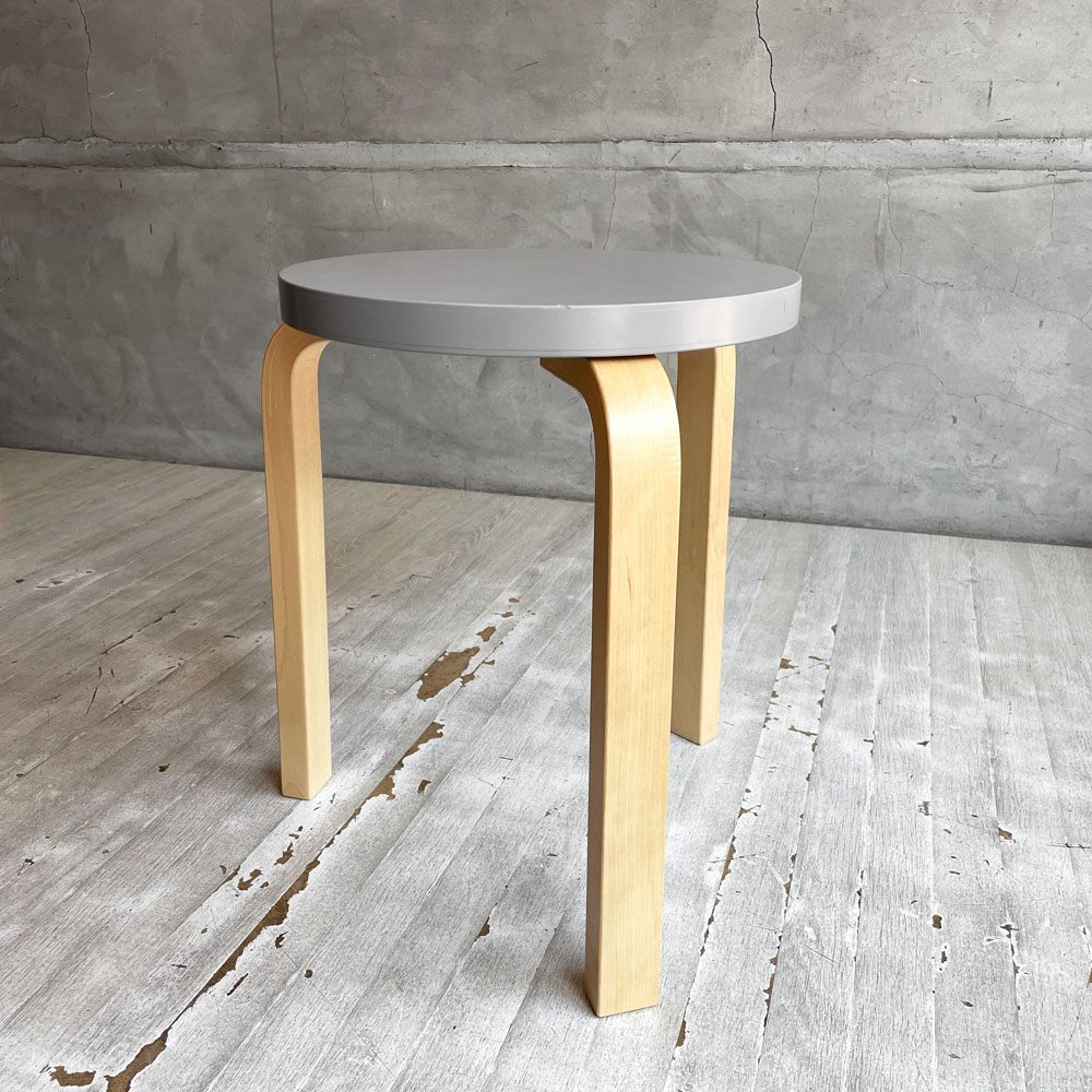 アルテック artek スツール60 Stool 60 グレーラッカー 3本脚 Lレッグ アルヴァ・アアルト スタッキング 2023年製 北欧家具 定価￥46,200- ♪