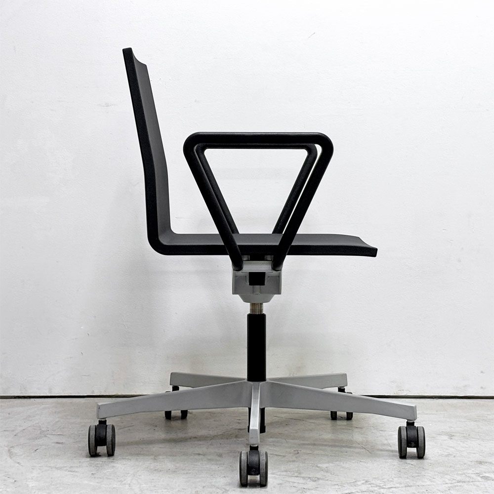 ヴィトラ vitra ゼロフォー 04. スタジオチェア アームチェア ブラック マールテン・ヴァン・セーヴェレン 昇降機能 デスクチェア A ●