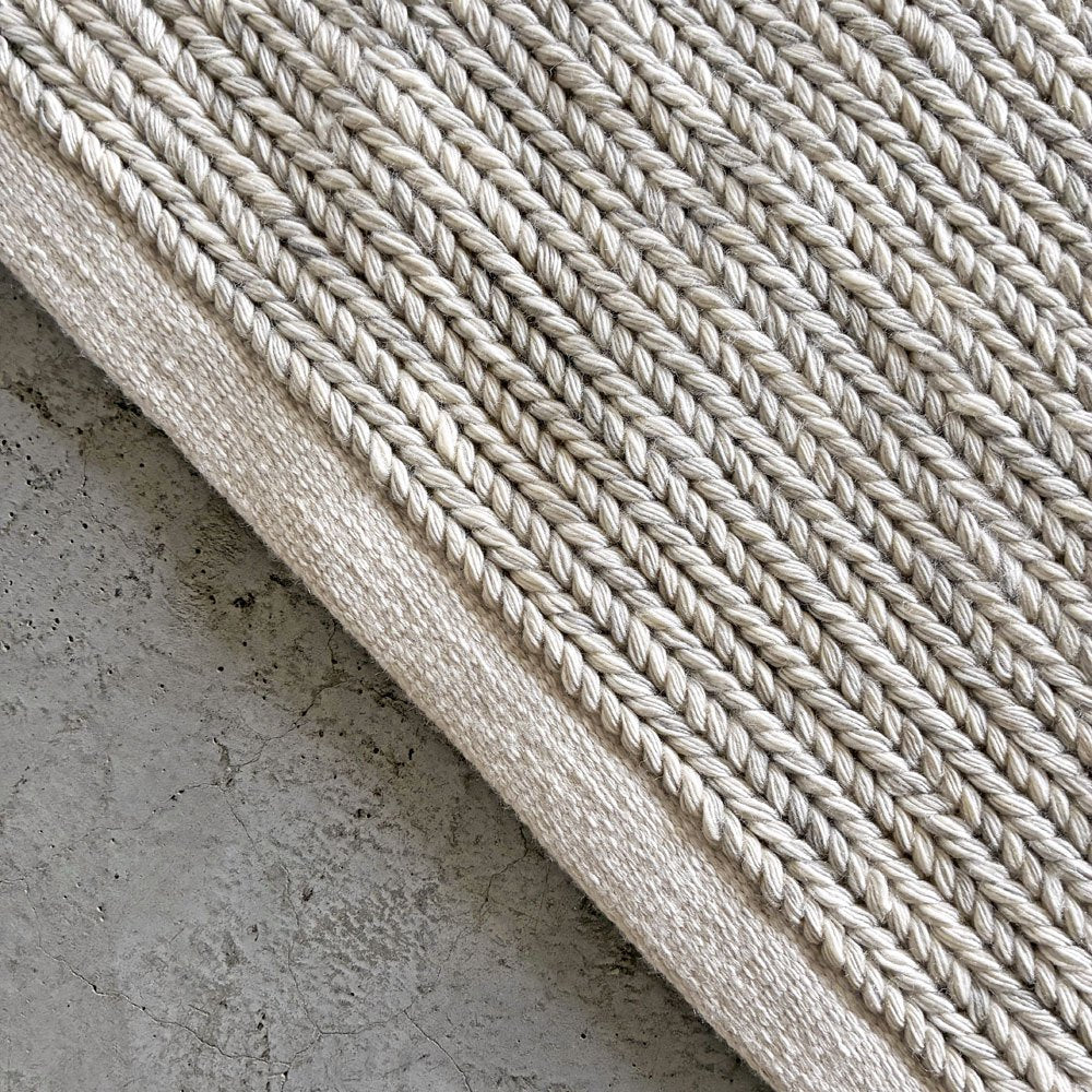 クヴァドラ Kvadrat キナサン Kinnasand アラム Aram2 ウールラグ 255×200cm オフホワイト系 平織り デンマーク 〓