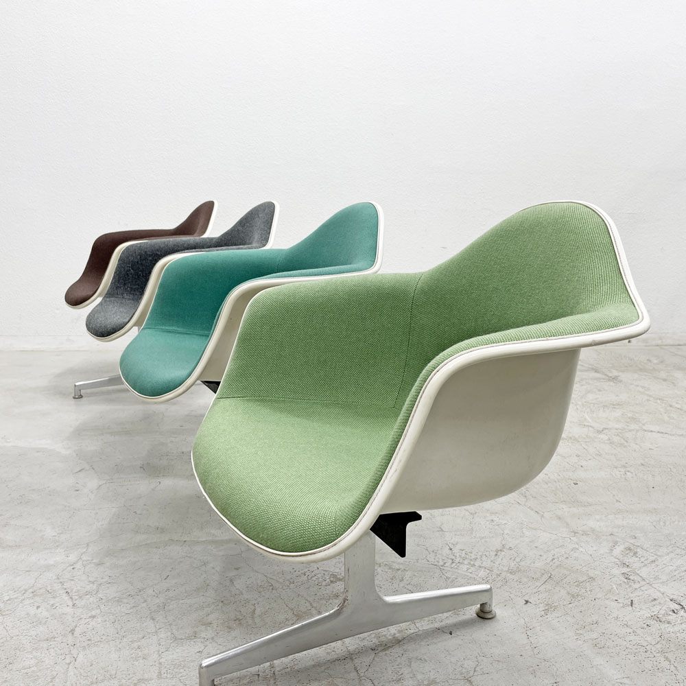 ハーマンミラー Herman Miller ビンテージ エアポートベンチ タンデムシート 4連 アームシェル 2nd ファブリック 新品張替え済 イームズ 希少ブラウン・グレー・グリーン・ライトグリーン A 〓