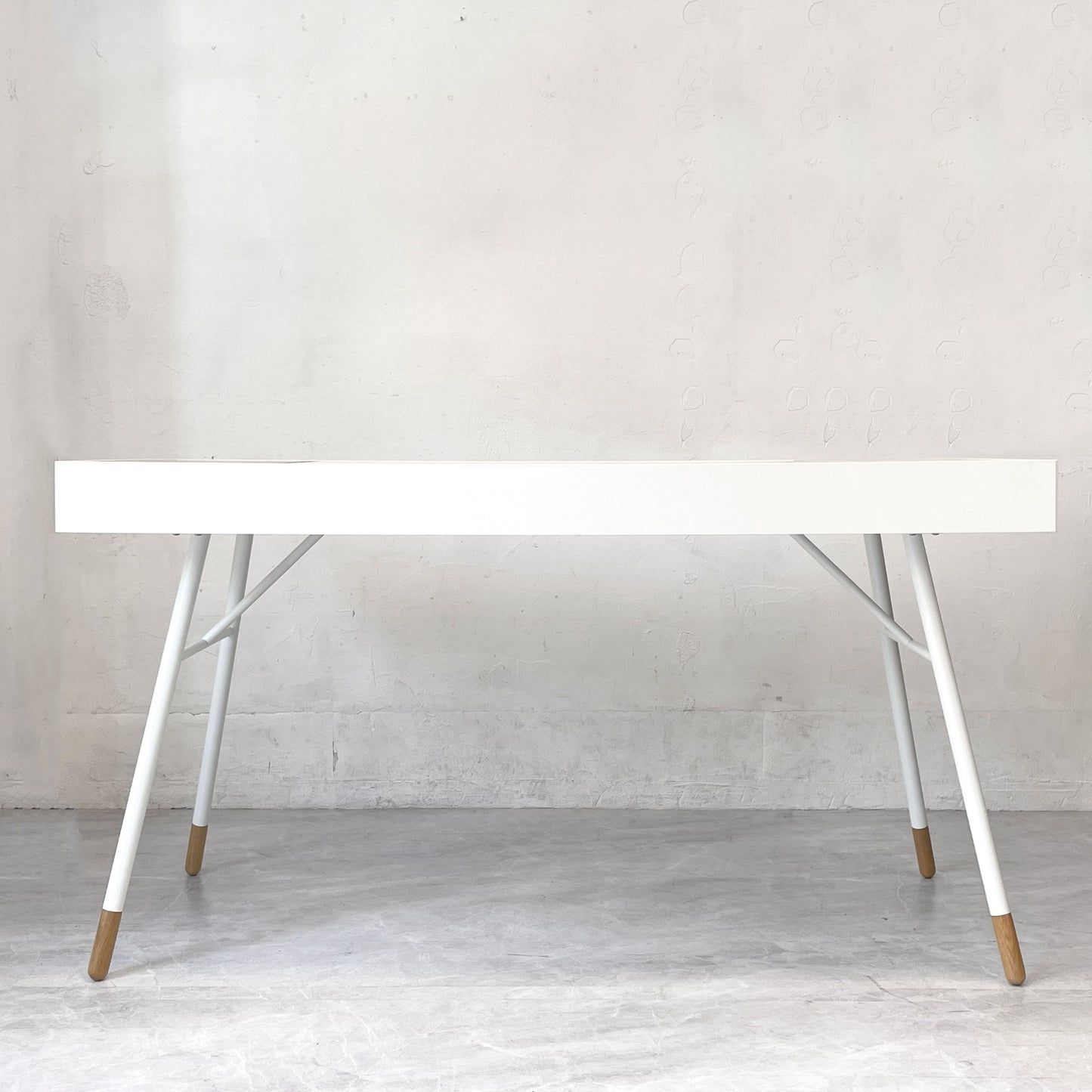 ボーコンセプト Boconcept クパチーノ Cupertino デスク マットホワイト ラッカー仕上げ ナチュラルオーク W140cm 定価 ¥149,900- ★