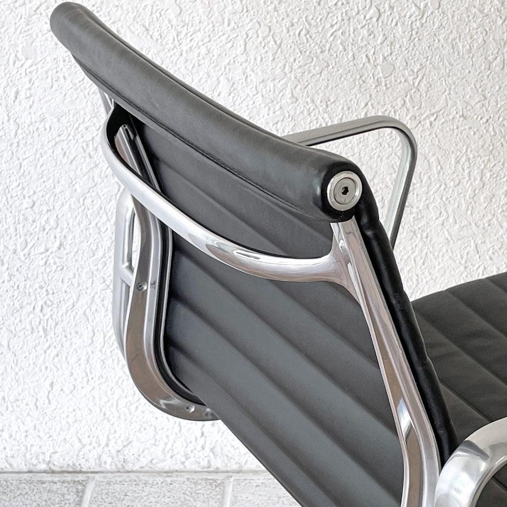 ハーマンミラー Herman Miller アルミナムグループ マネジメントチェア 本革 ブラック 5本脚 キャスター付 C&R イームズ ◇