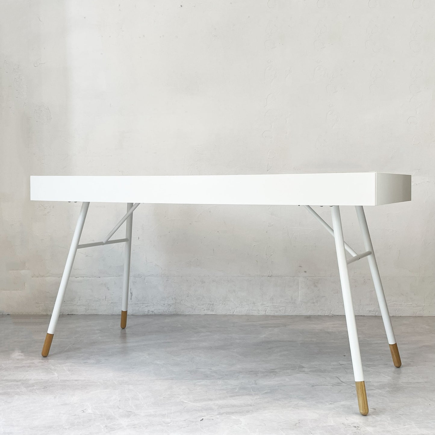 ボーコンセプト Boconcept クパチーノ Cupertino デスク マットホワイト ラッカー仕上げ ナチュラルオーク W140cm 定価 ¥149,900- ★