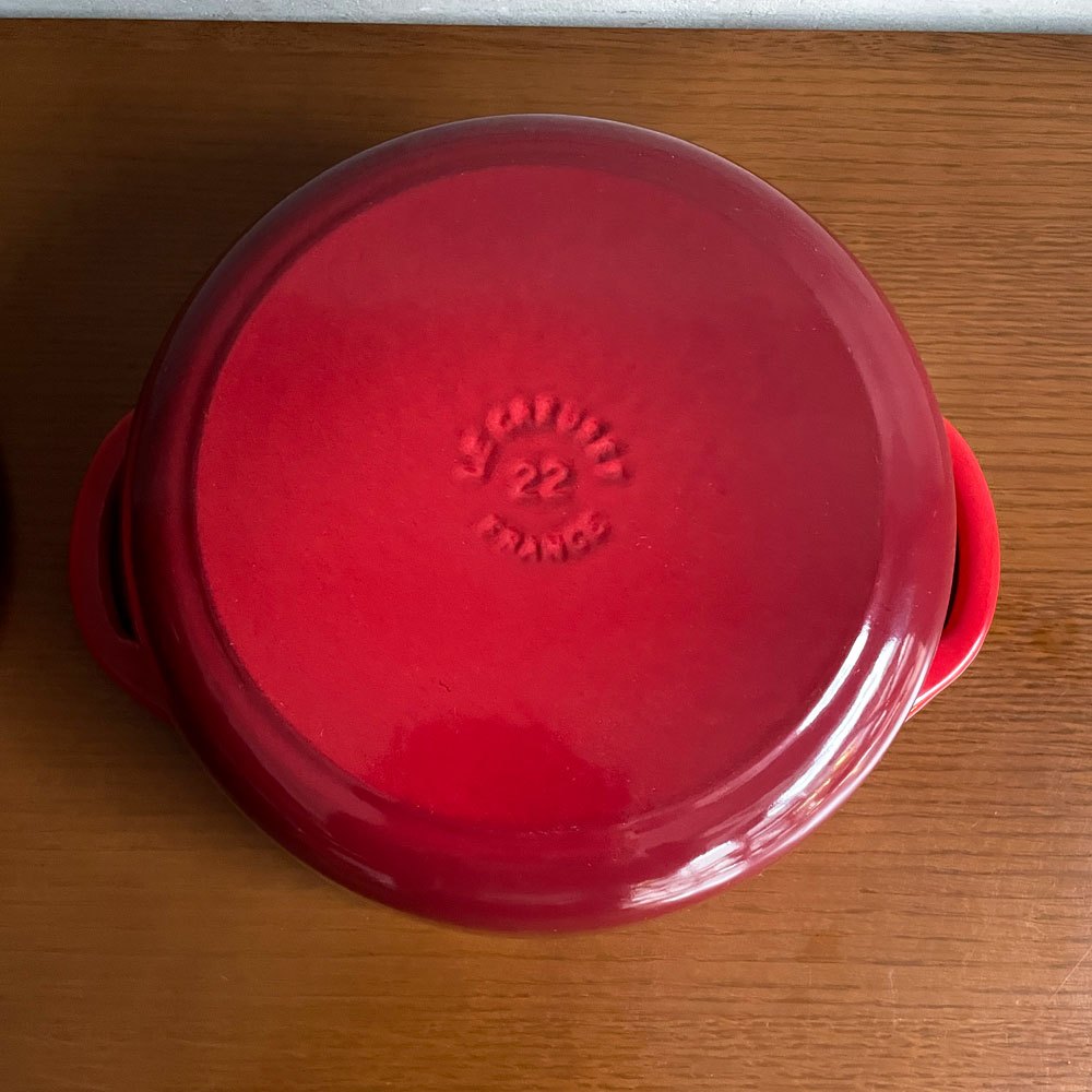 ル・クルーゼ LE CREUSET シグニチャー ココット ロンド チェリーレッド 22cm 両手鍋 鋳物 フランス 定価￥45,100- ♪