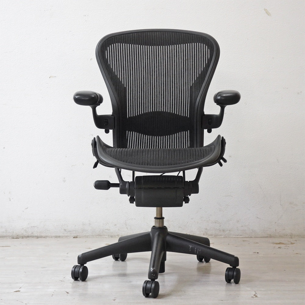 ハーマンミラー Herman Miller アーロンチェア Bサイズ ランバーサポート フル装備 グラファイトベース ビル・スタンフ ＆ ドン・チャドウィック ●