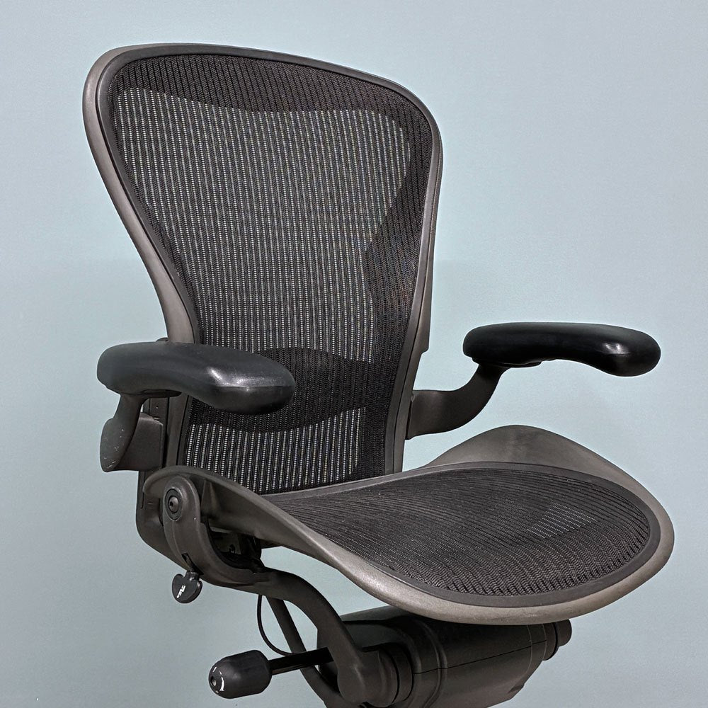 ハーマンミラー HermanMiller アーロンチェア ライト Bサイズ クラシックカーボンメッシュ ランバーサポート グラファイトベース ◎