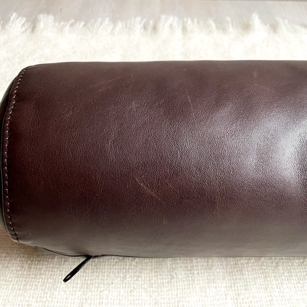 リーンロゼ ligne roset ロゼプラド ROSETPRADO ボルスタークッション レザー ブラウンカラー 本革 フェザー 参考定価￥58,300～ B ♪