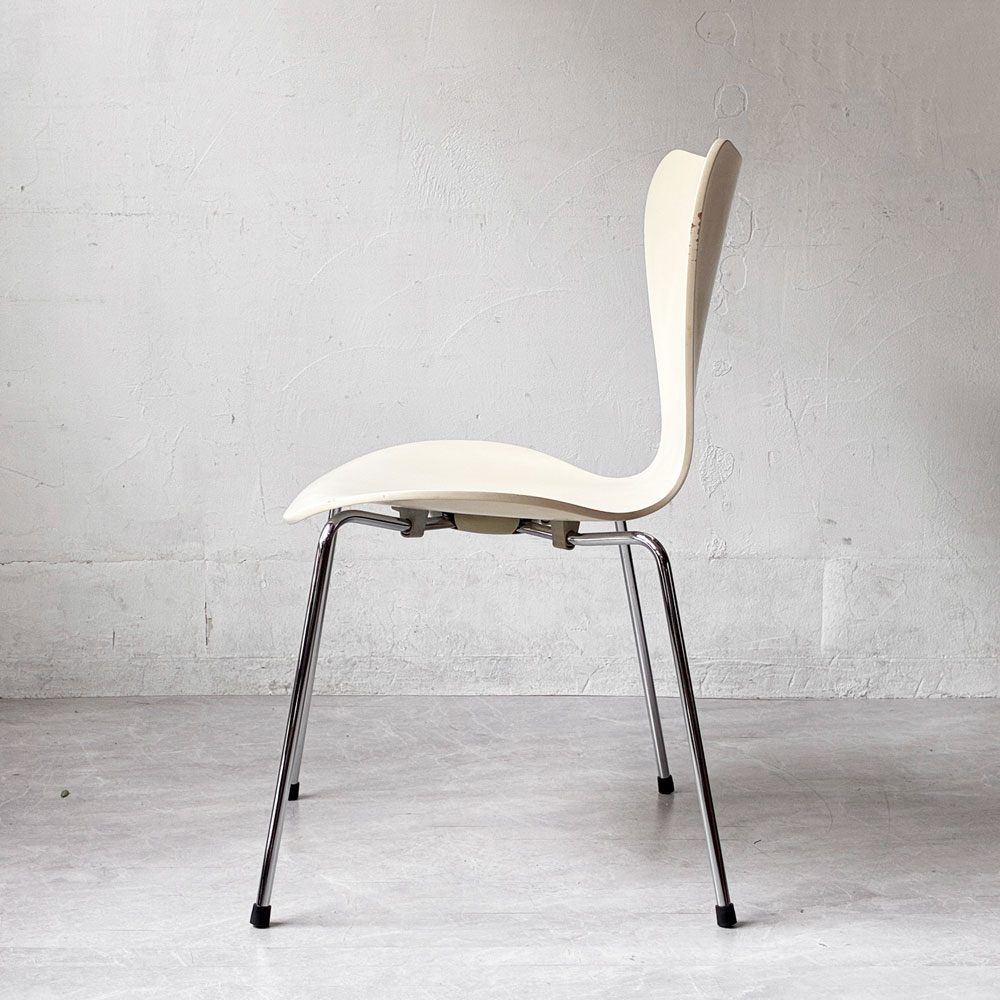 フリッツハンセン Fritz Hansen 3107 セブンチェア ホワイト ラッカー仕上げ スタッキング アルネ・ヤコブセン デンマーク 北欧家具 B ★