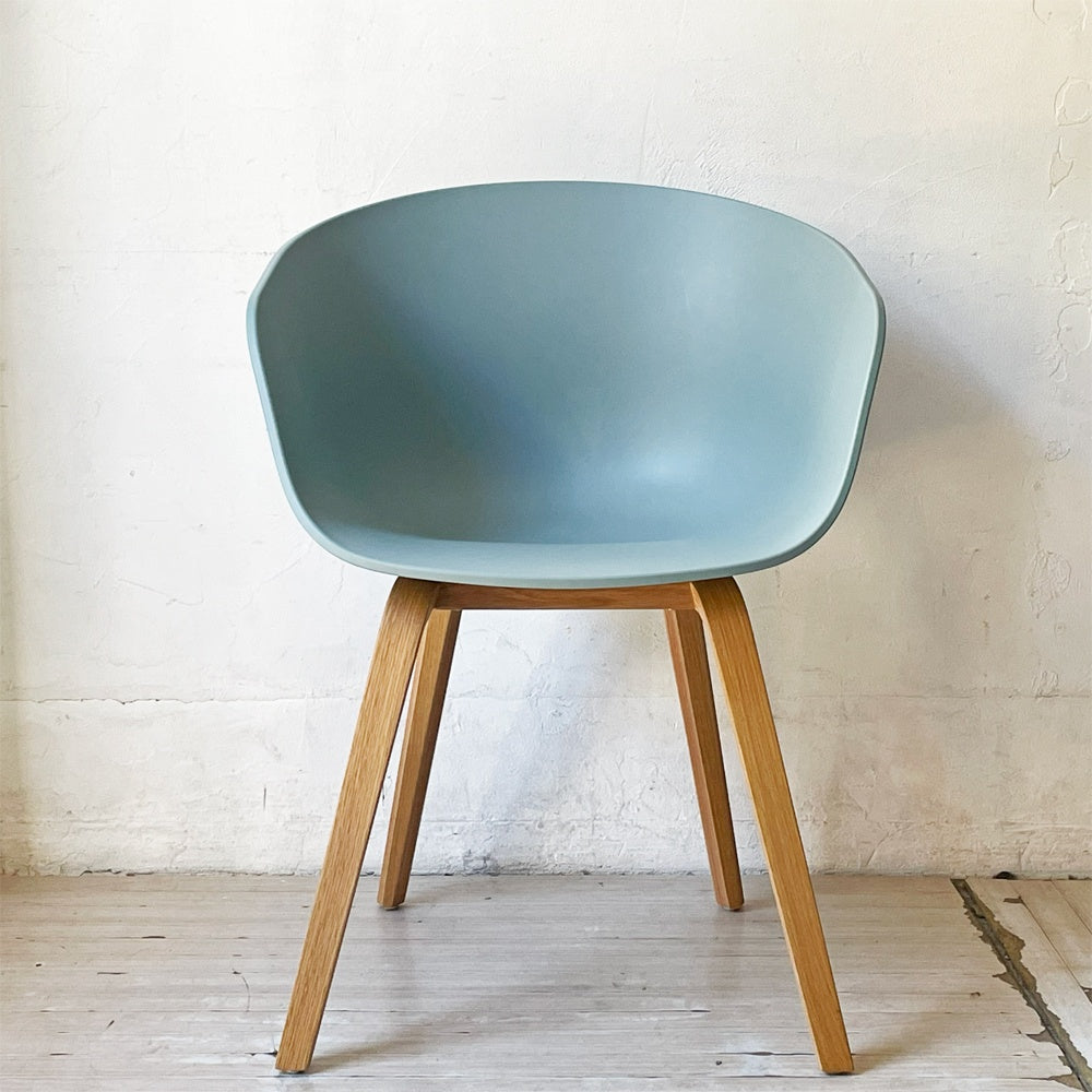 ヘイ HAY アバウト ア チェア ABOUT A CHAIR AAC22 アームチェア ダイニングチェア ダスティブルー ヒー・ウェリング 北欧家具 ￥59,400- ★