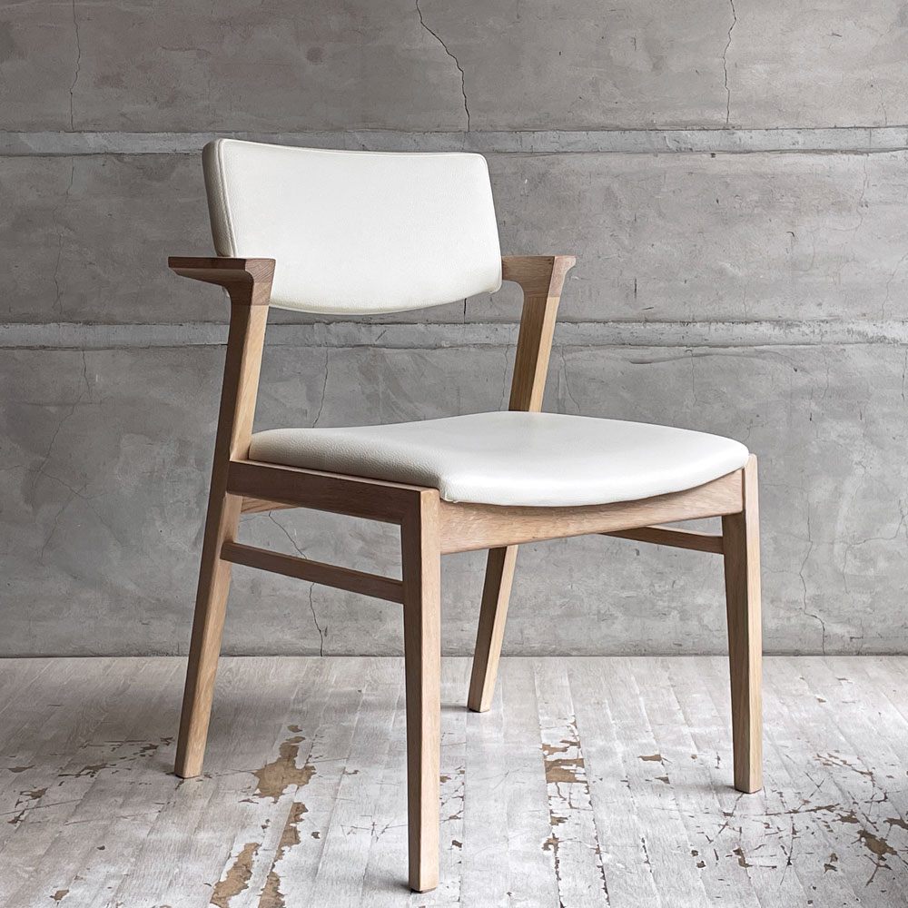 シギヤマ家具 CC-003CHAIR セミアームチェア ダイニングチェア オーク材 PVCレザー ホワイト モダンテイスト B ♪