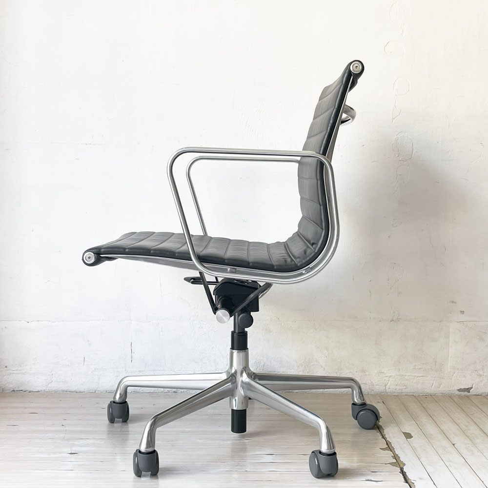 ハーマンミラー Herman Miller アルミナムグループ マネジメントチェア 本革 5本脚 C&Rイームズ ミッドセンチュリー ガス圧昇降 リクライニング ★