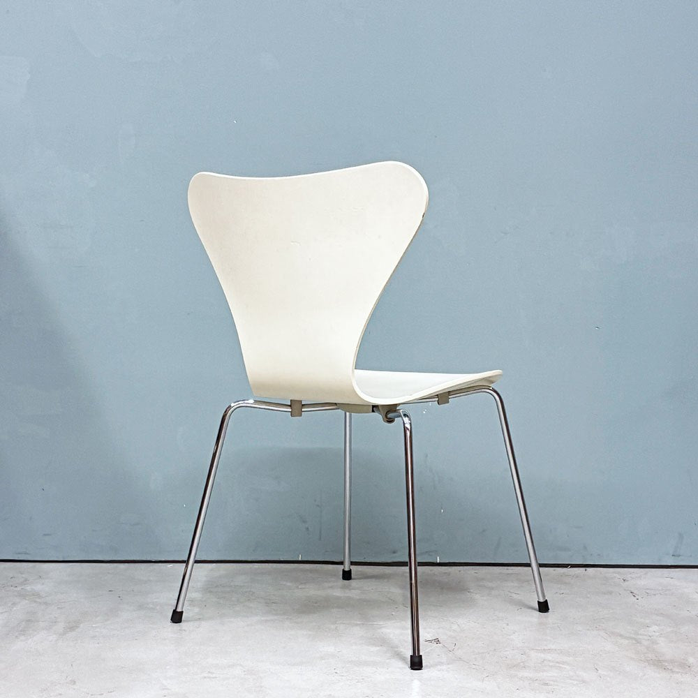 フリッツハンセン Fritz Hansen 3107 セブンチェア ホワイト ラッカー仕上げ スタッキング アルネ・ヤコブセン デンマーク 北欧家具 ◎