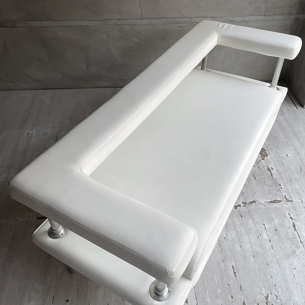 イーアンドワイ E&Y マガジン ソファ MAGAZINE SOFA 2Pソファ 2人掛け ビニールレザー ホワイト アルミニウム マイケル・ヤング Michael Young モダンデザイン 定価￥660,000- ♪