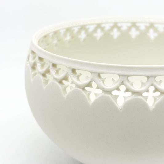 伊藤剛俊 蓮透鉢 深鉢 ボウル 磁土 益子焼 透かし彫り 陶芸家 現代作家 ●