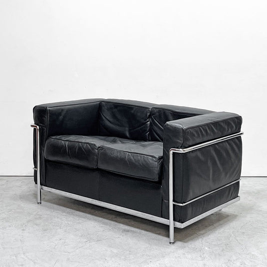 カッシーナ Cassina LC2 ソファ 2シーター ポリエステルパッディング仕様 クローム  ル・コルビジェ ピエール・ジャンヌレ シャルロット・ペリアン MoMA 名作 ●