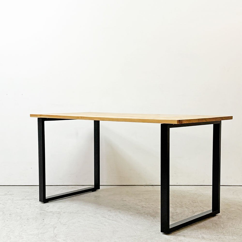 かなでもの KANADEMONO ザ・テーブル THE TABLE デスク ダイニングテーブル W140cm 杉無垢材天板 ウレタン塗装 スクエアレッグ 参考定価 ￥59,800- ●