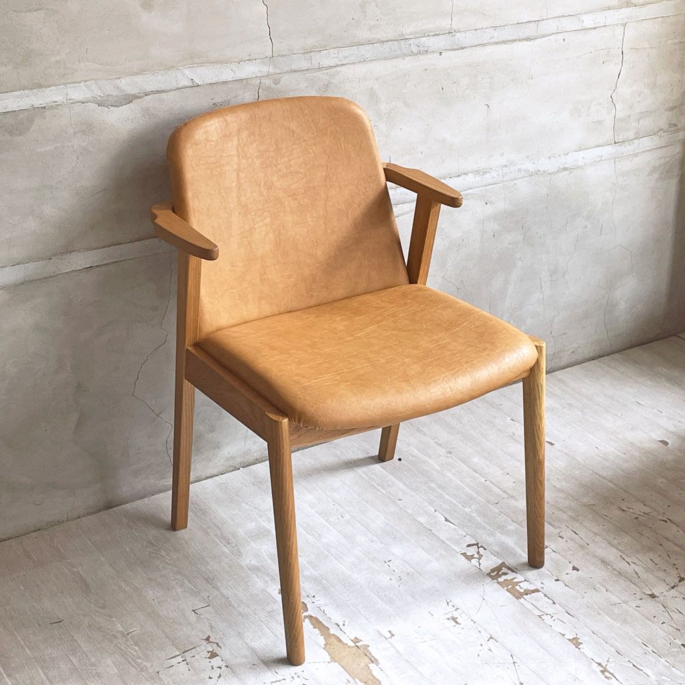 シキファニチア SIKI FURNITURE ラクS RAKU S セミアームチェア ダイニングチェア レッドオーク無垢材 バロンBA-01 合成皮革 ♪