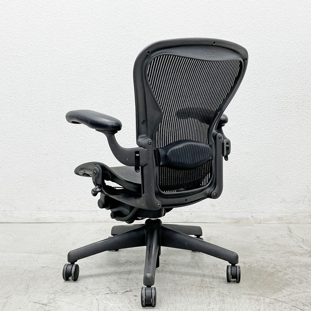 ハーマンミラー Herman Miller アーロンチェア Bサイズ ランバーサポート フル装備 グラファイトベース ビル・スタンフ ＆ ドン・チャドウィック 〓